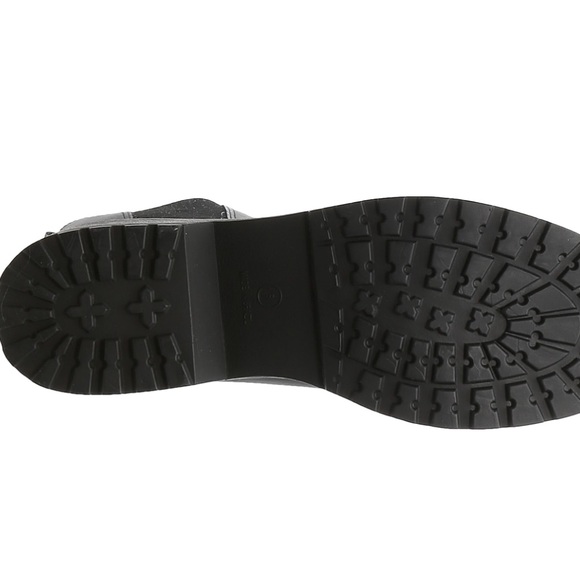 Steve Madden Chelsea Boot - Picture 5 of 8